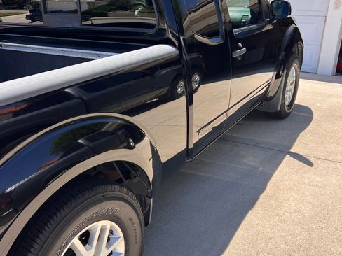Used 2015 Nissan Frontier SV w/ SV Value Truck Package RWD image 2