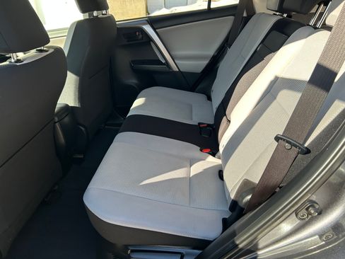 Used 2018 Toyota RAV4 LE image 8