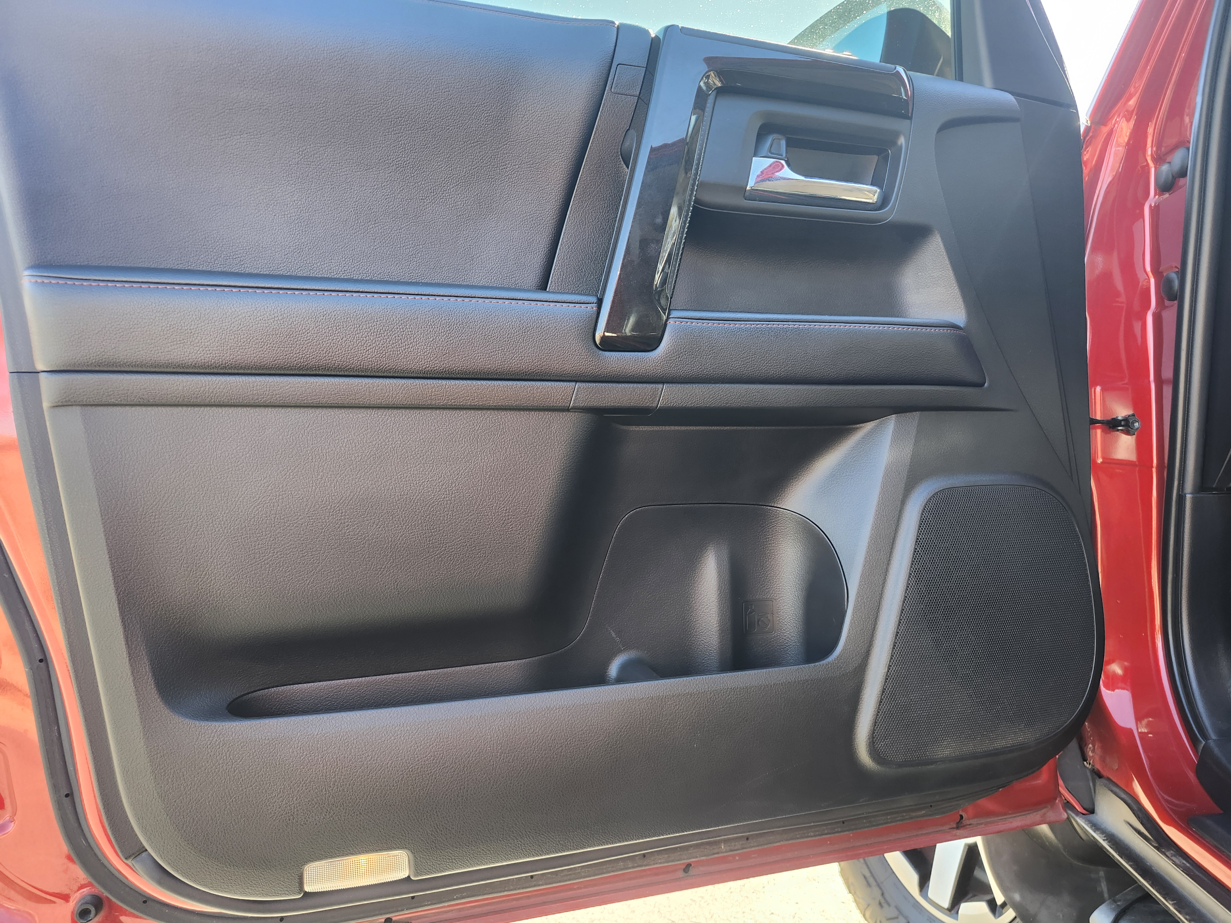 Used 2018 Toyota 4Runner TRD Off-Road Premium AWD/4WD image 17