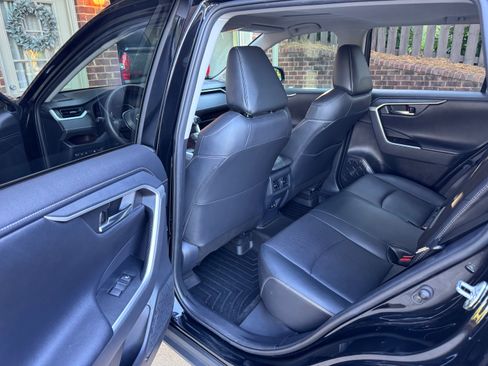 Used 2019 Toyota RAV4 Limited w/ Cold Weather Package FWD image 6