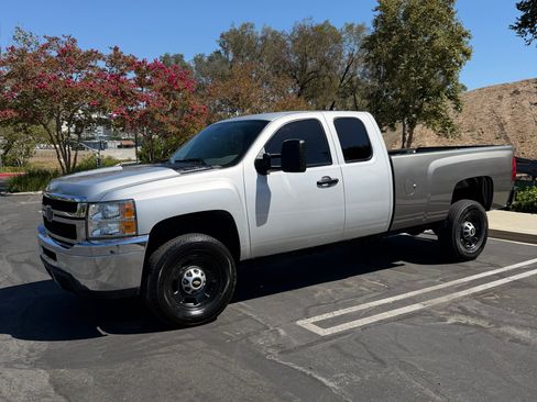 Used 2013 Chevrolet Silverado 2500 W/T RWD image 2