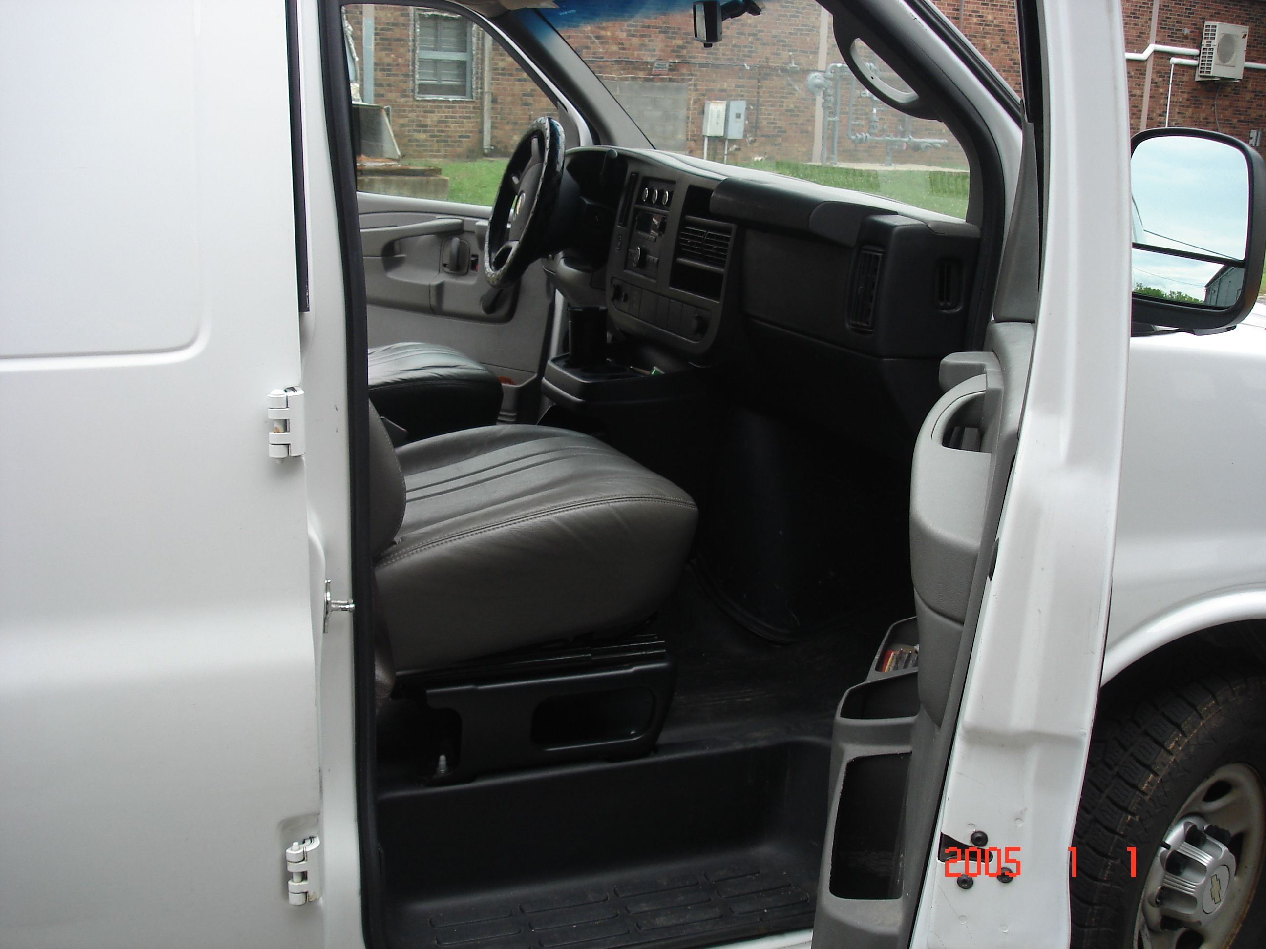 Used 2013 Chevrolet Express 2500 RWD image 13
