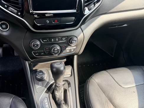 Used 2019 Jeep Cherokee Limited AWD/4WD image 11