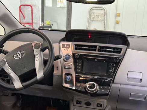 Used 2017 Toyota Prius V Five w/ Advanced Technology Package FWD image 13