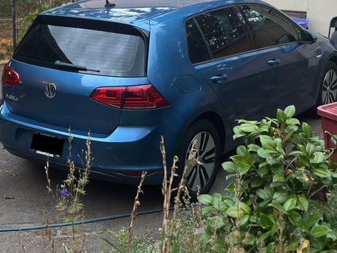 Used 2016 Volkswagen e-Golf SE image 9