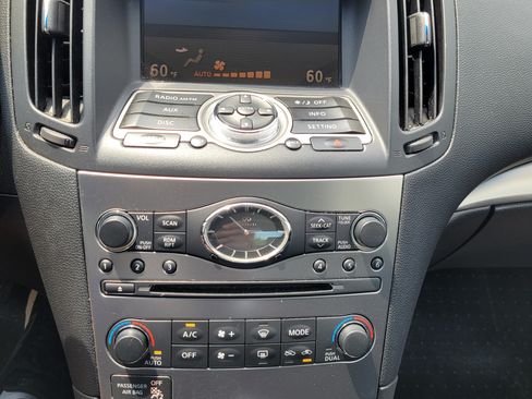 Used 2013 INFINITI G37 x Sedan w/ Premium Pkg image 9