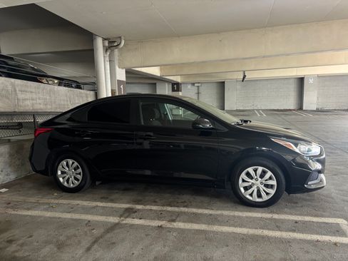 Used 2022 Hyundai Accent SE FWD image 4