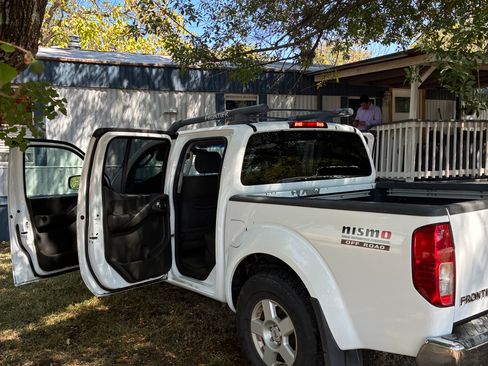 Used 2006 Nissan Frontier NISMO w/ (J01) Sunroof Pkg image 2