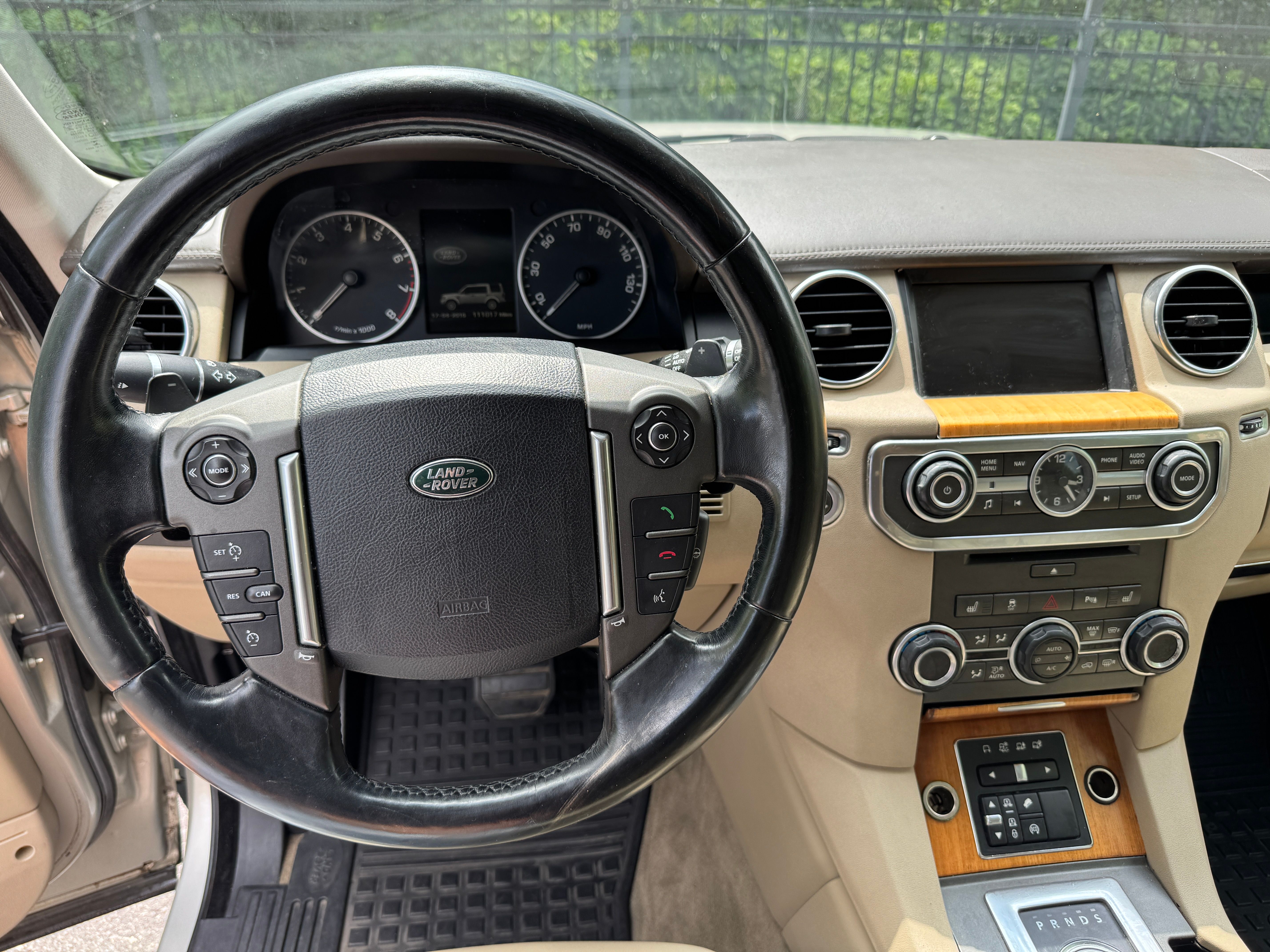 Used 2014 Land Rover LR4 HSE LUX AWD/4WD image 16