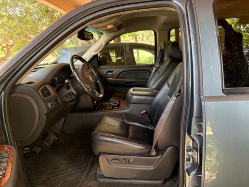 Used 2008 Chevrolet Avalanche LTZ w/ LTZ Preferred Equipment Group RWD image 1