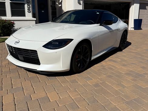 Used 2025 Nissan Z Performance w/ Floor Mat Package RWD image 6