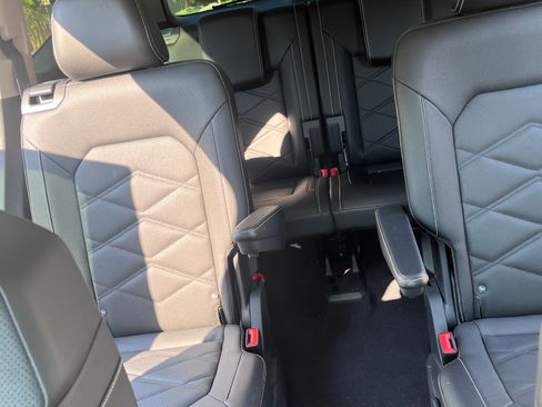 Used 2025 Volkswagen Atlas SE AWD/4WD image 18