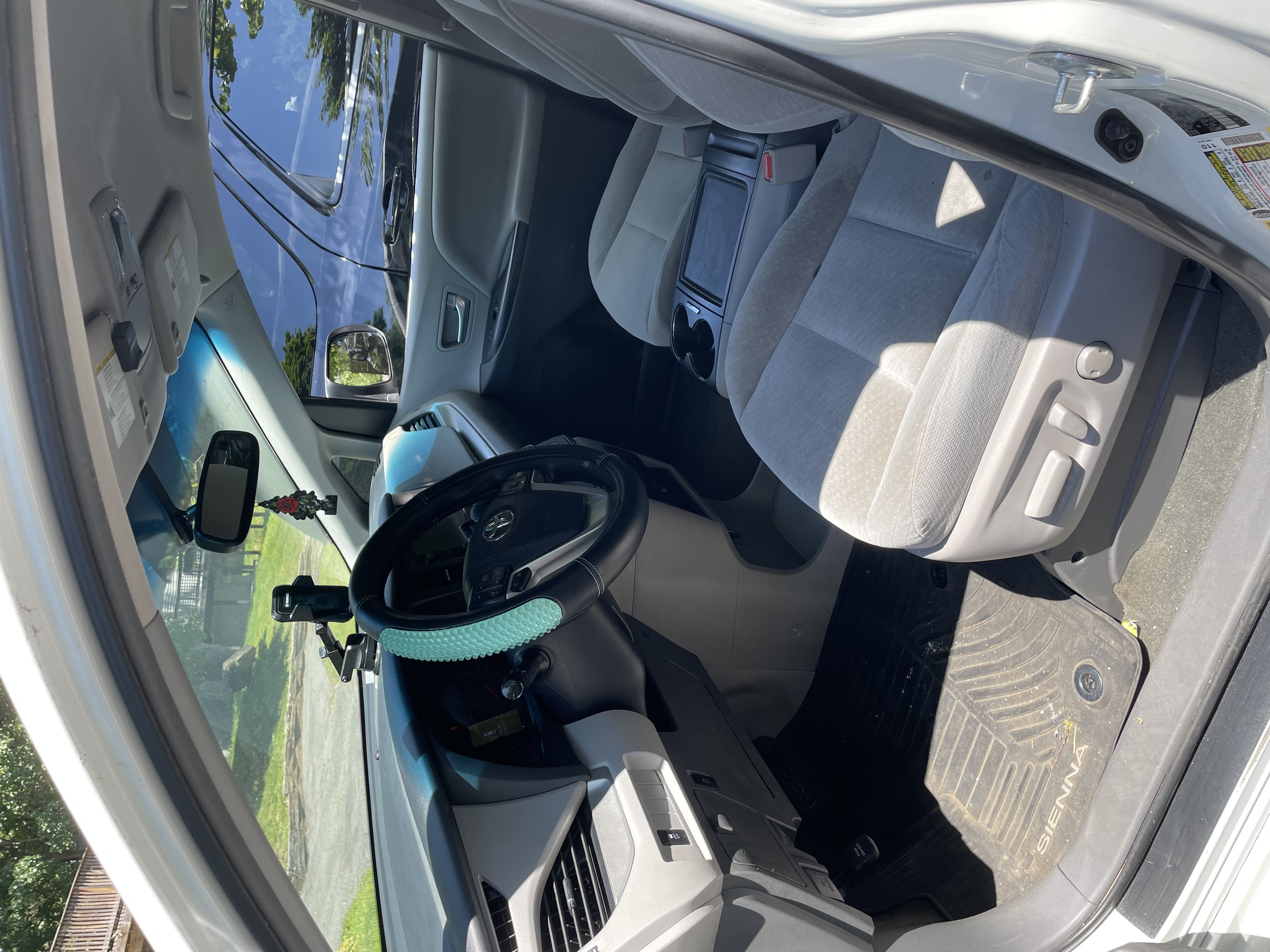 Used 2017 Toyota Sienna LE FWD image 4