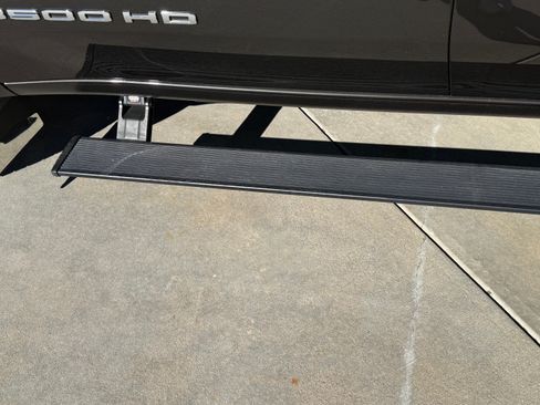 Used 2021 GMC Sierra 3500 SLT w/ SLT Premium Package image 17