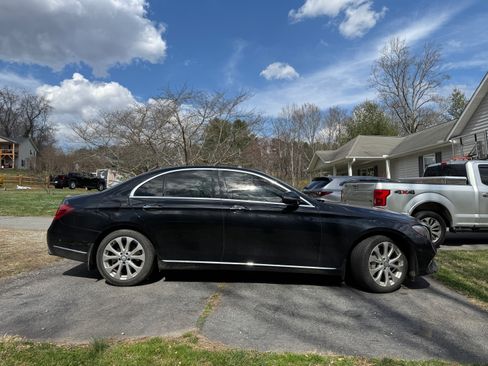 Used 2017 Mercedes-Benz E 300 4MATIC image 4