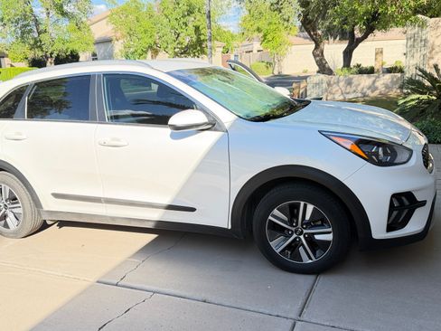 Used 2020 Kia Niro LXS w/ Paint Protection Package image 13