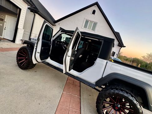 Used 2020 Jeep Gladiator Sport w/ Quick Order Package 24S image 4