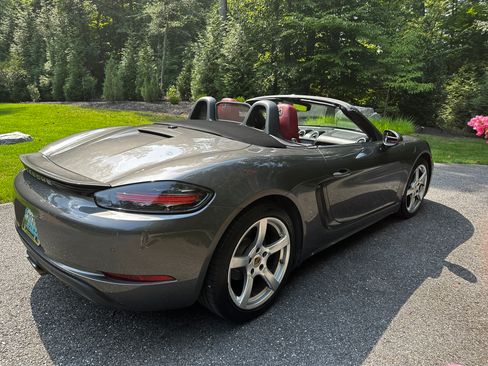 Used 2018 Porsche 718 Boxster RWD image 4