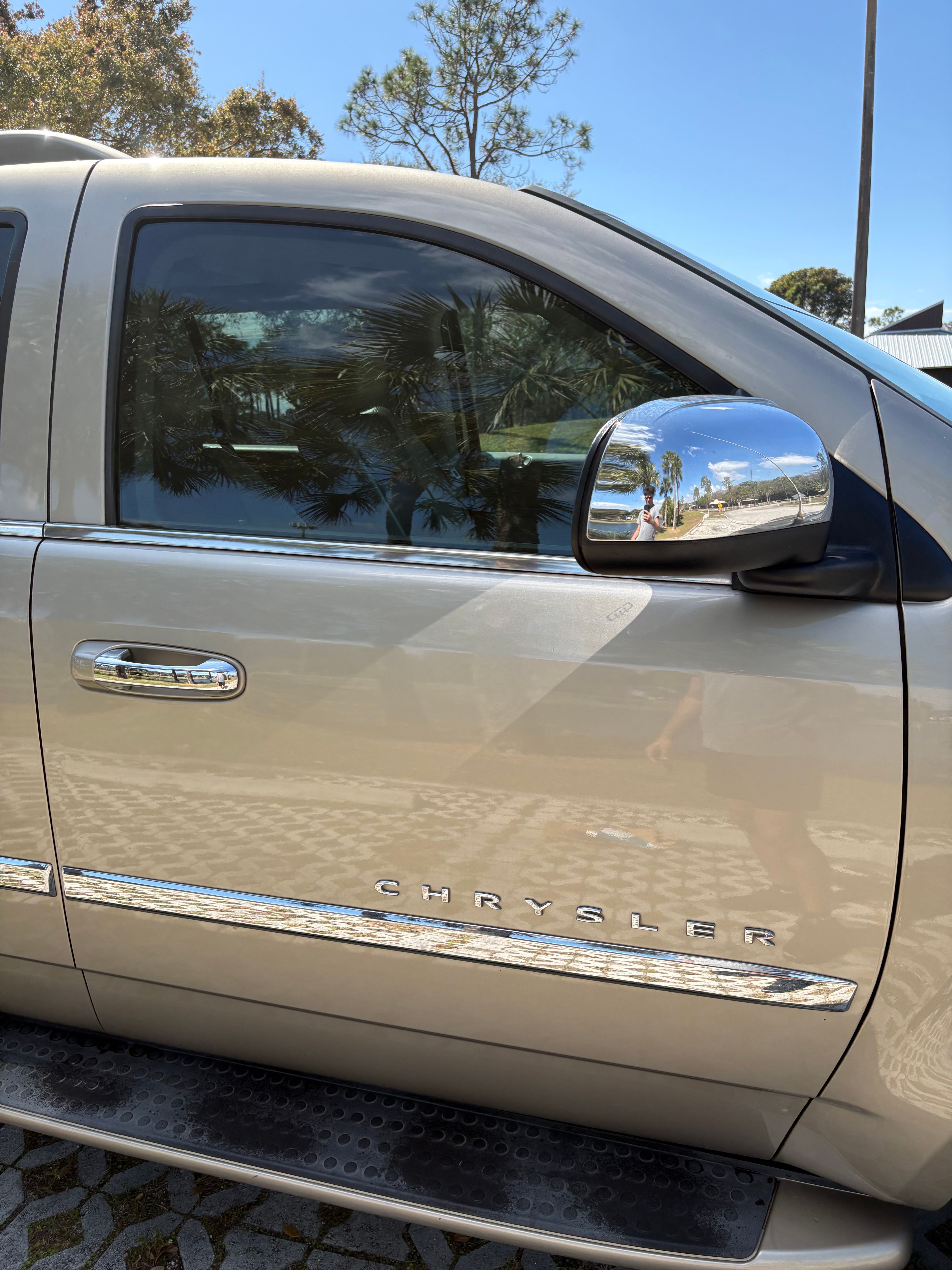 Used 2008 Chrysler Aspen Limited RWD image 6