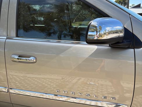 Used 2008 Chrysler Aspen Limited image 6