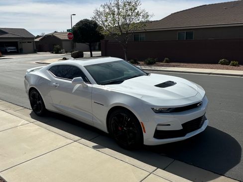 Used 2023 Chevrolet Camaro SS RWD image 2