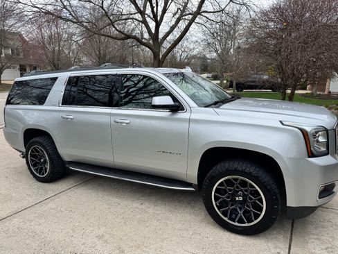 Used 2018 GMC Yukon XL SLT w/ Open Road Package image 12
