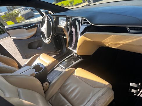 Used 2016 Tesla Model X 90D image 5
