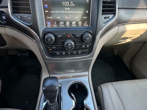 Used 2017 Jeep Grand Cherokee Overland image 16