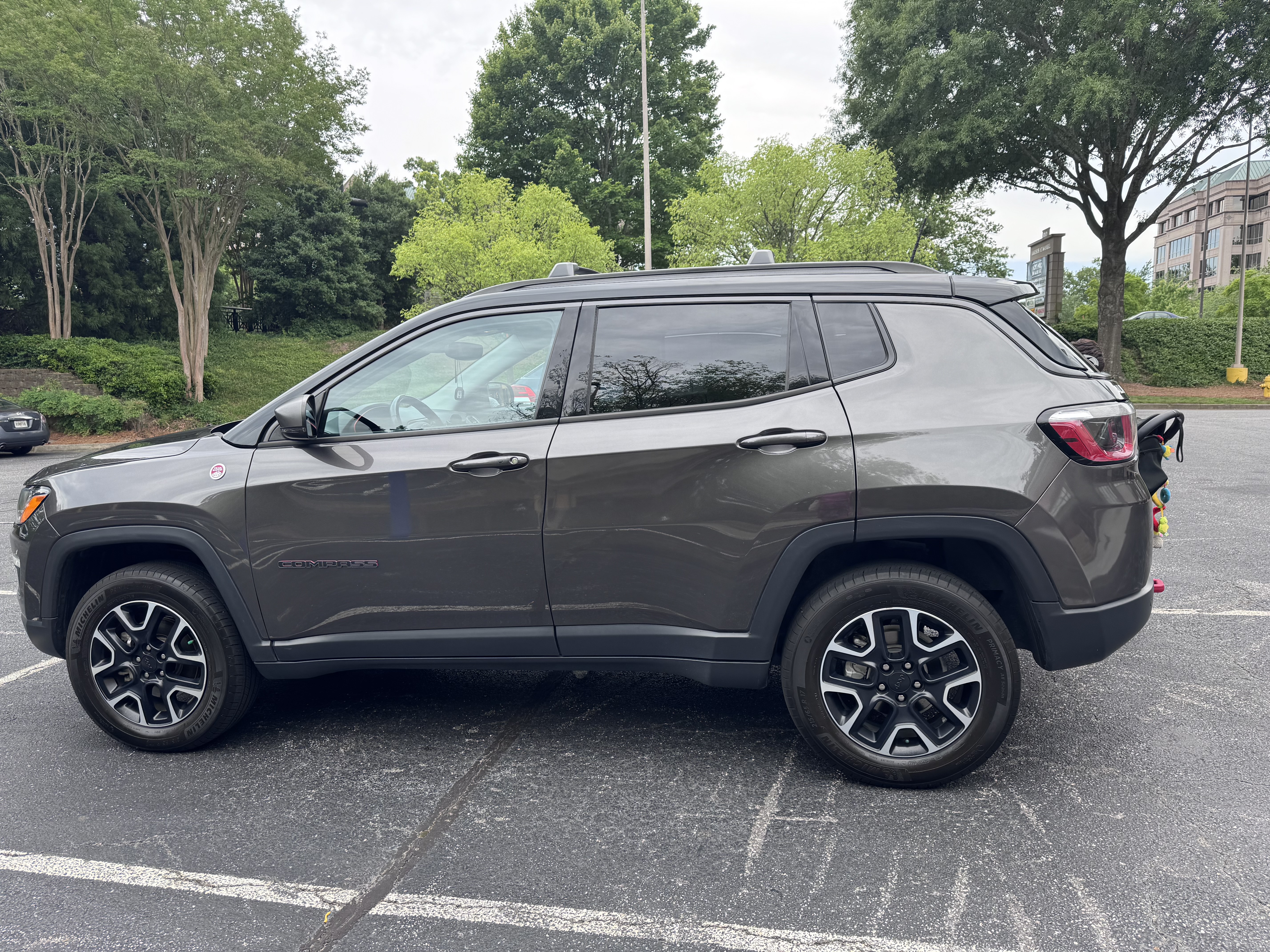 Used 2019 Jeep Compass Trailhawk w/ Cold Weather Group AWD/4WD image 2