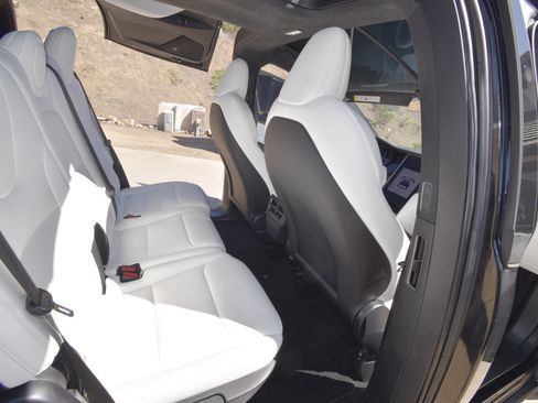 Used 2020 Tesla Model X Long Range image 22