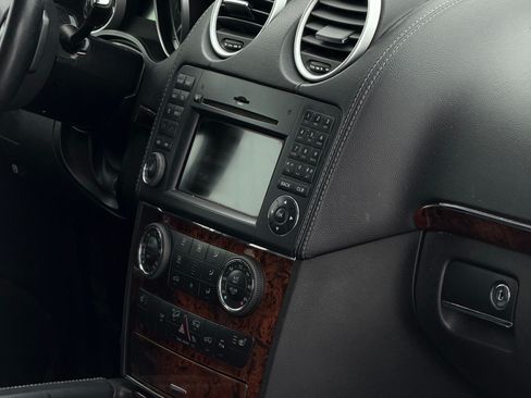 Used 2011 Mercedes-Benz GL 450 4MATIC w/ Premium 1 Pkg image 18