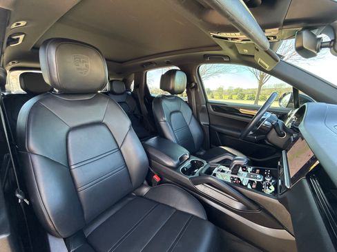 Used 2022 Porsche Cayenne image 13