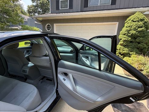 Used 2010 Toyota Camry FWD image 14