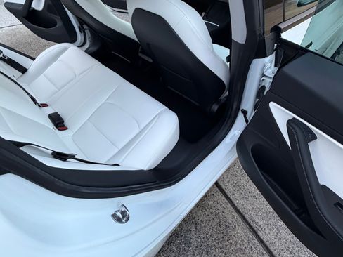 Used 2021 Tesla Model 3 Performance image 18