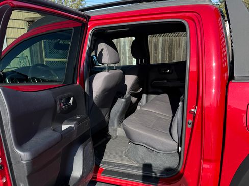 Used 2017 Toyota Tacoma TRD Off-Road image 10