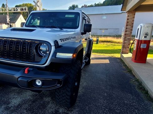 Used 2024 Jeep Wrangler Unlimited Sport image 30