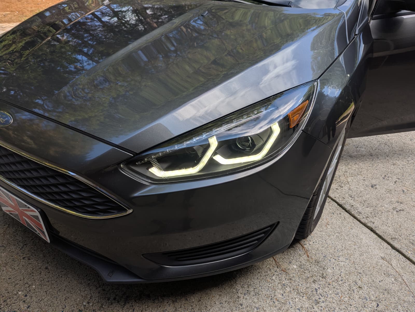 Used 2018 Ford Focus SE FWD image 2