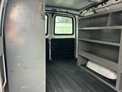 Used 2015 GMC Savana 2500 image 6