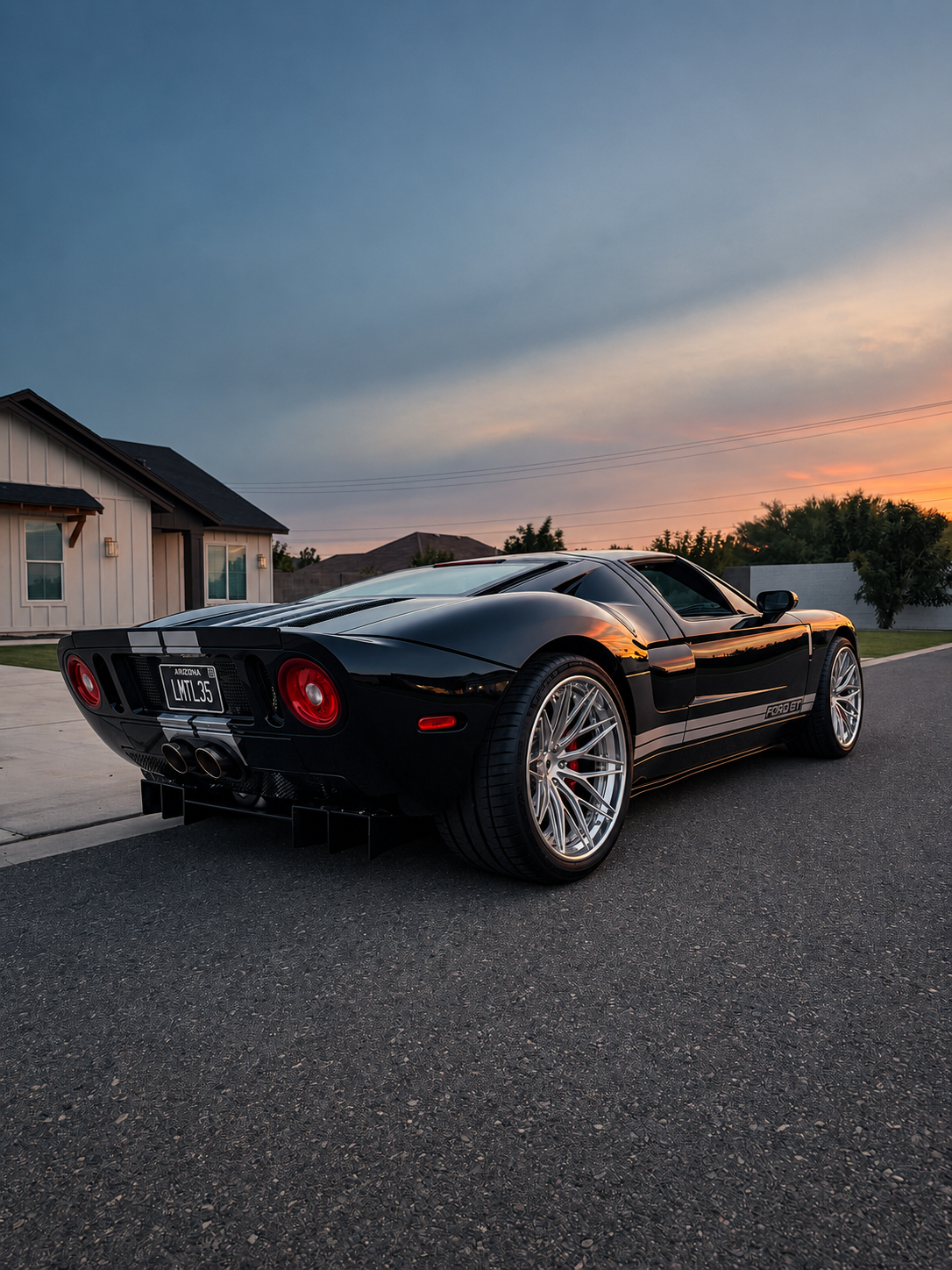 Used 2005 Ford GT RWD image 2