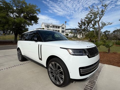 Used 2025 Land Rover Range Rover Long Wheelbase SE AWD/4WD image 1