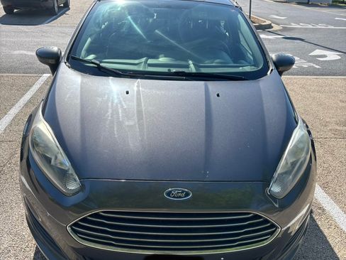 Used 2017 Ford Fiesta SE FWD image 2