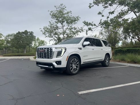 Used 2025 GMC Yukon XL Denali w/ Denali Reserve Package image 1