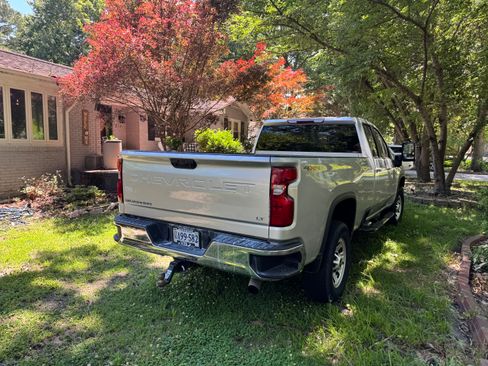 Used 2021 Chevrolet Silverado 2500 LT w/ Convenience Package AWD/4WD image 10