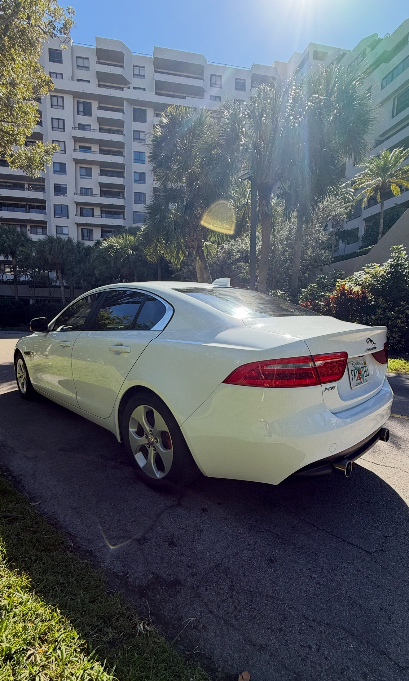 Used 2017 Jaguar XE RWD image 5