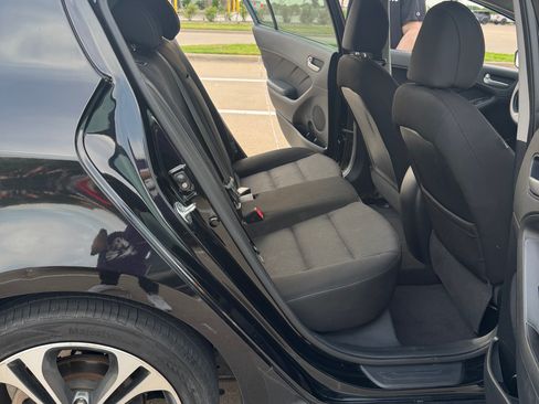 Used 2017 Kia Forte LX FWD image 6