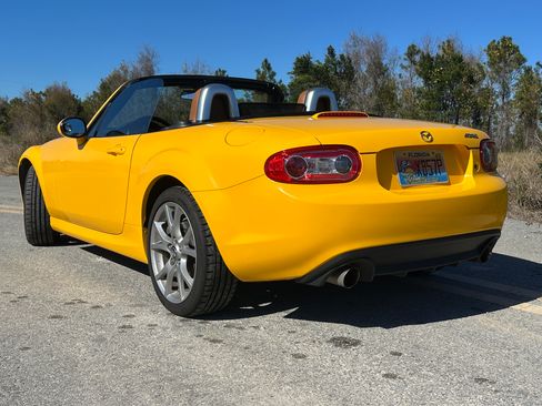 Used 2013 MAZDA MX-5 Miata Sport image 2