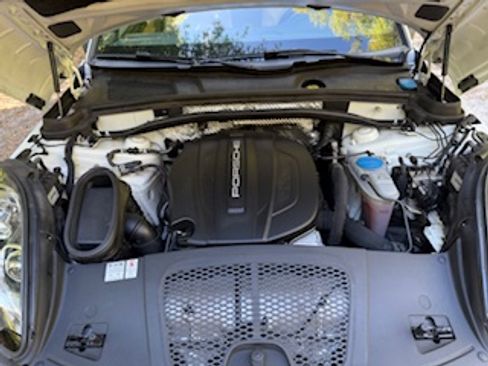 Used 2018 Porsche Macan Sport Edition image 9