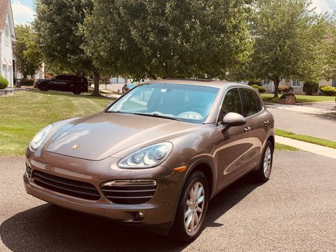 Used 2014 Porsche Cayenne AWD/4WD image 1