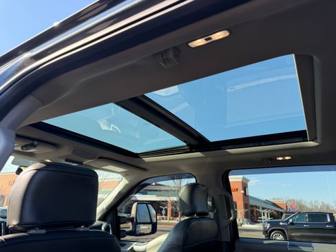 Used 2018 Ford F250 XLT w/ XLT Premium Package image 9