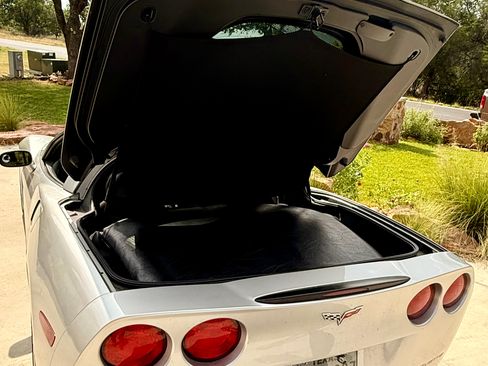 Used 2006 Chevrolet Corvette Coupe w/ Preferred Equipment Group RWD image 4